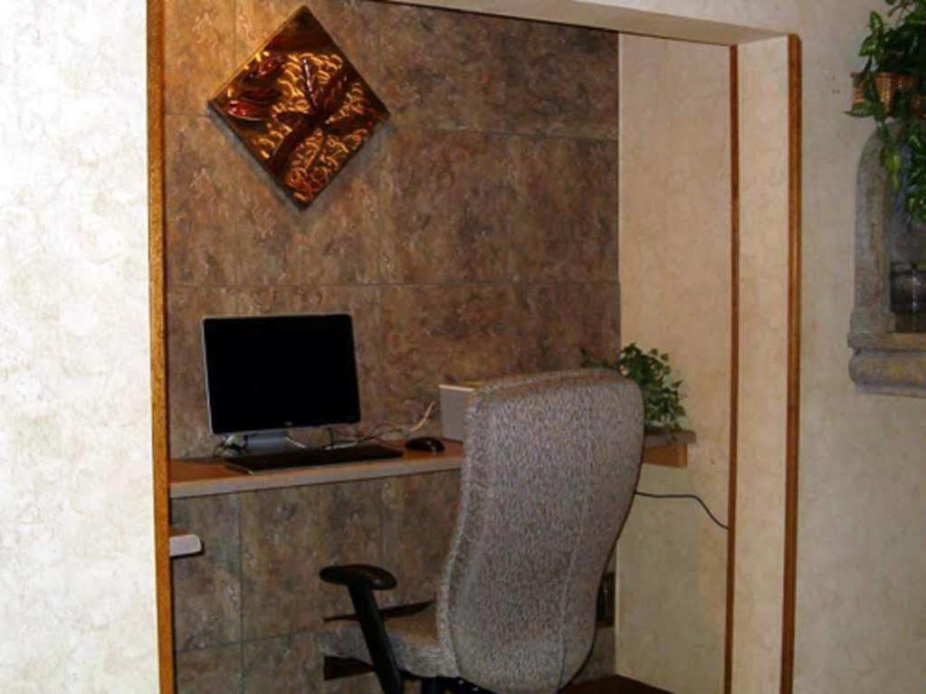 Americas Best Value Inn & Suites Ft Collins E At I-25 Fort Collins Eksteriør billede