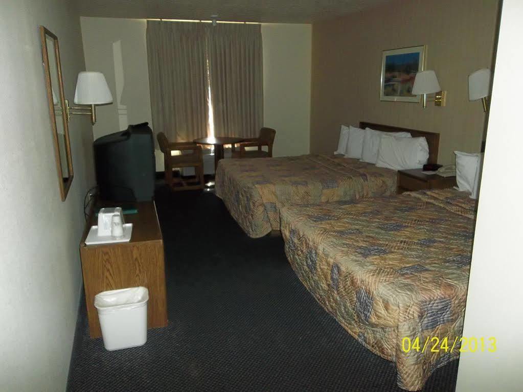 Americas Best Value Inn & Suites Ft Collins E At I-25 Fort Collins Eksteriør billede