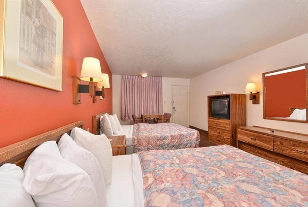 Americas Best Value Inn & Suites Ft Collins E At I-25 Fort Collins Eksteriør billede