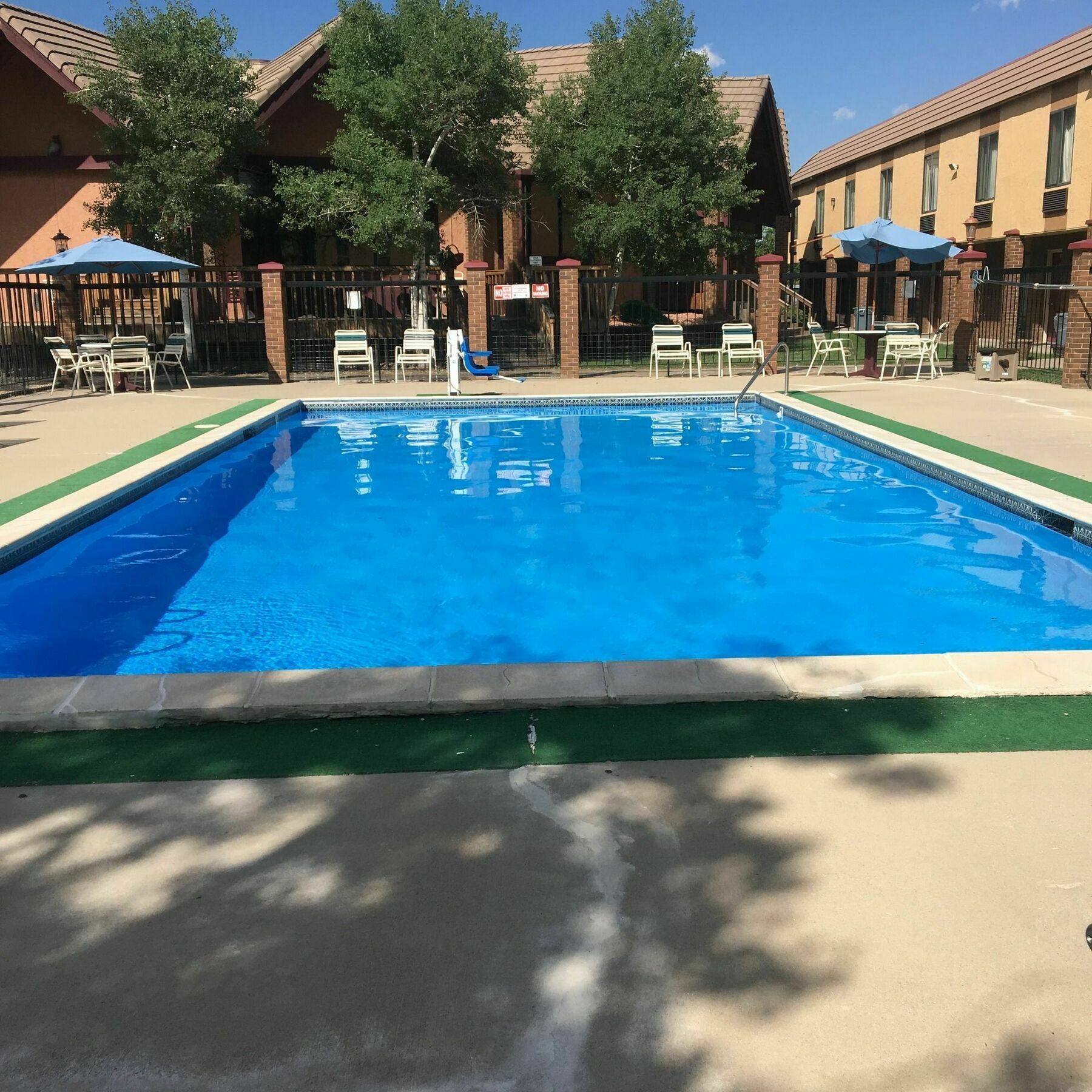 Americas Best Value Inn & Suites Ft Collins E At I-25 Fort Collins Eksteriør billede