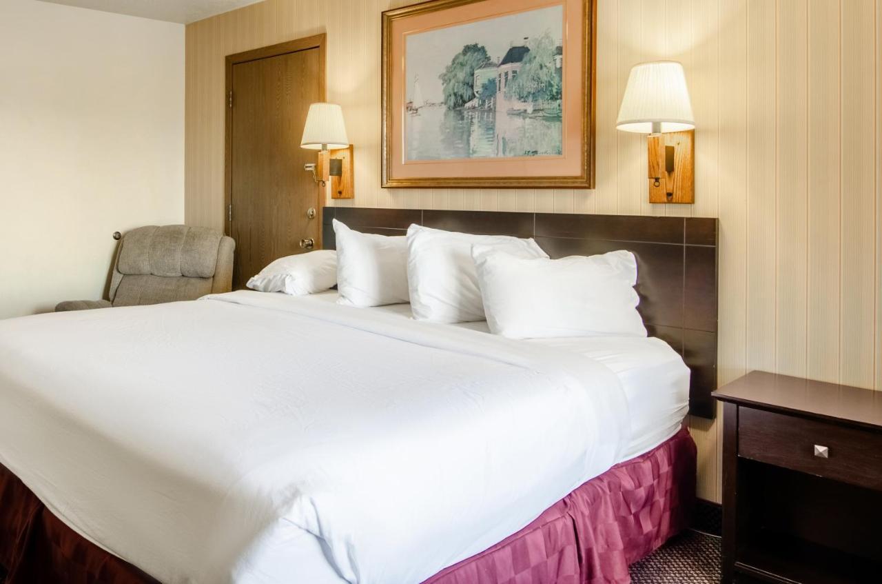 Americas Best Value Inn & Suites Ft Collins E At I-25 Fort Collins Eksteriør billede