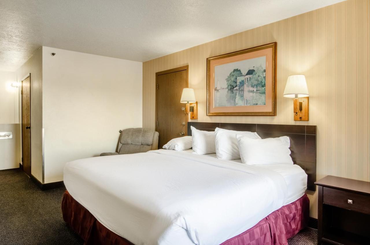 Americas Best Value Inn & Suites Ft Collins E At I-25 Fort Collins Eksteriør billede