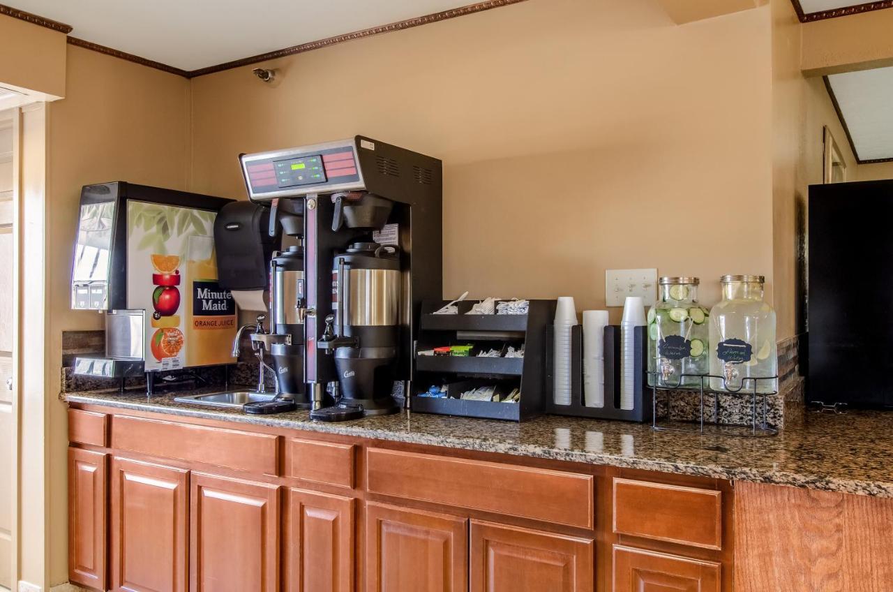 Americas Best Value Inn & Suites Ft Collins E At I-25 Fort Collins Eksteriør billede