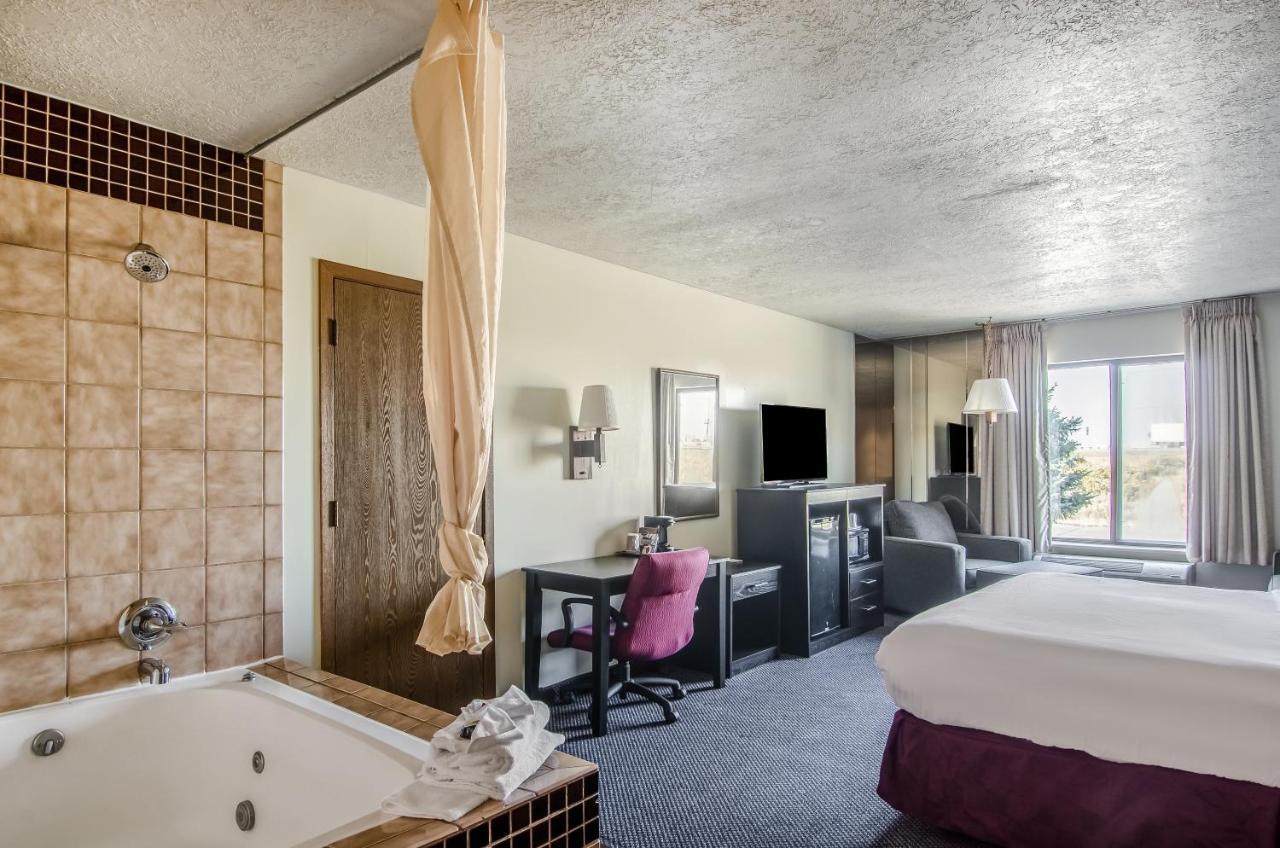 Americas Best Value Inn & Suites Ft Collins E At I-25 Fort Collins Eksteriør billede