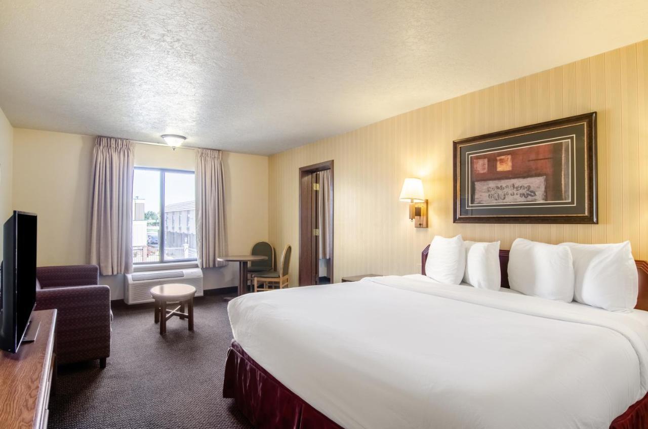 Americas Best Value Inn & Suites Ft Collins E At I-25 Fort Collins Eksteriør billede
