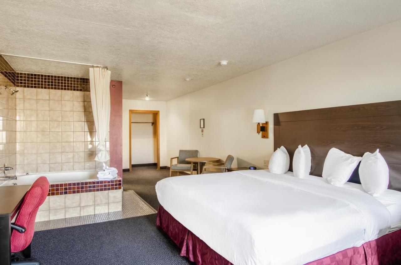 Americas Best Value Inn & Suites Ft Collins E At I-25 Fort Collins Eksteriør billede